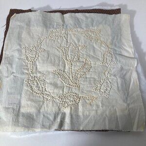 Vintage Candlewicking Embroidered French Knot Tulip 15 x 16"